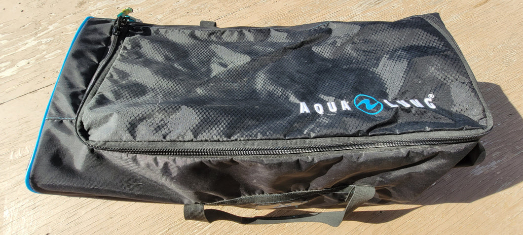 Aqualung T8 Tourseries Roller Duffle/Backpack (Used) – ScubaGear Store